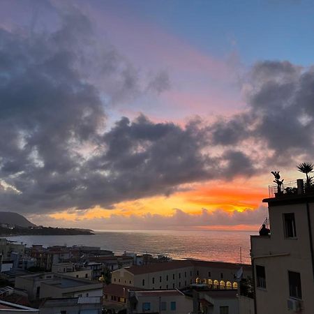 Window On The Sunset Apartment Cefalu Luaran gambar