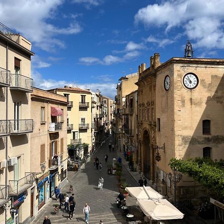 Window On The Sunset Apartment Cefalu Luaran gambar