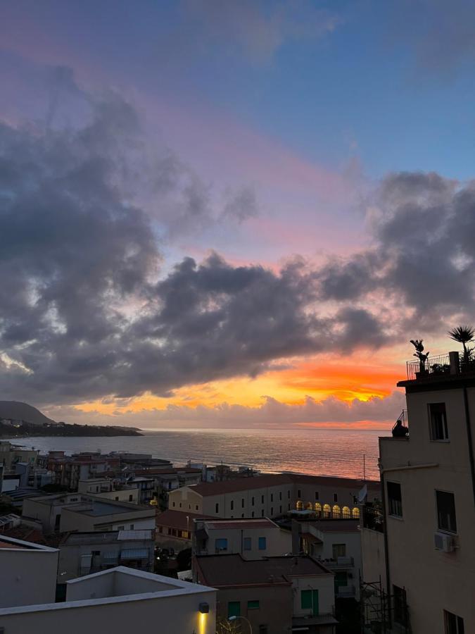 Window On The Sunset Apartment Cefalu Luaran gambar