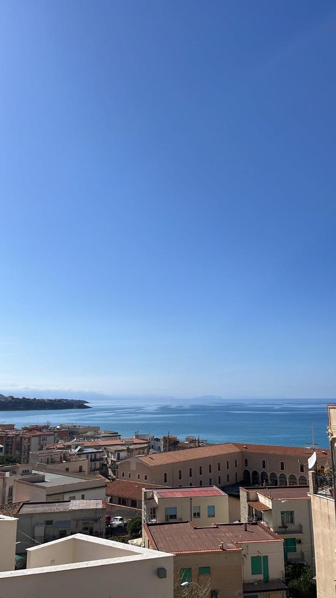 Window On The Sunset Apartment Cefalu Luaran gambar