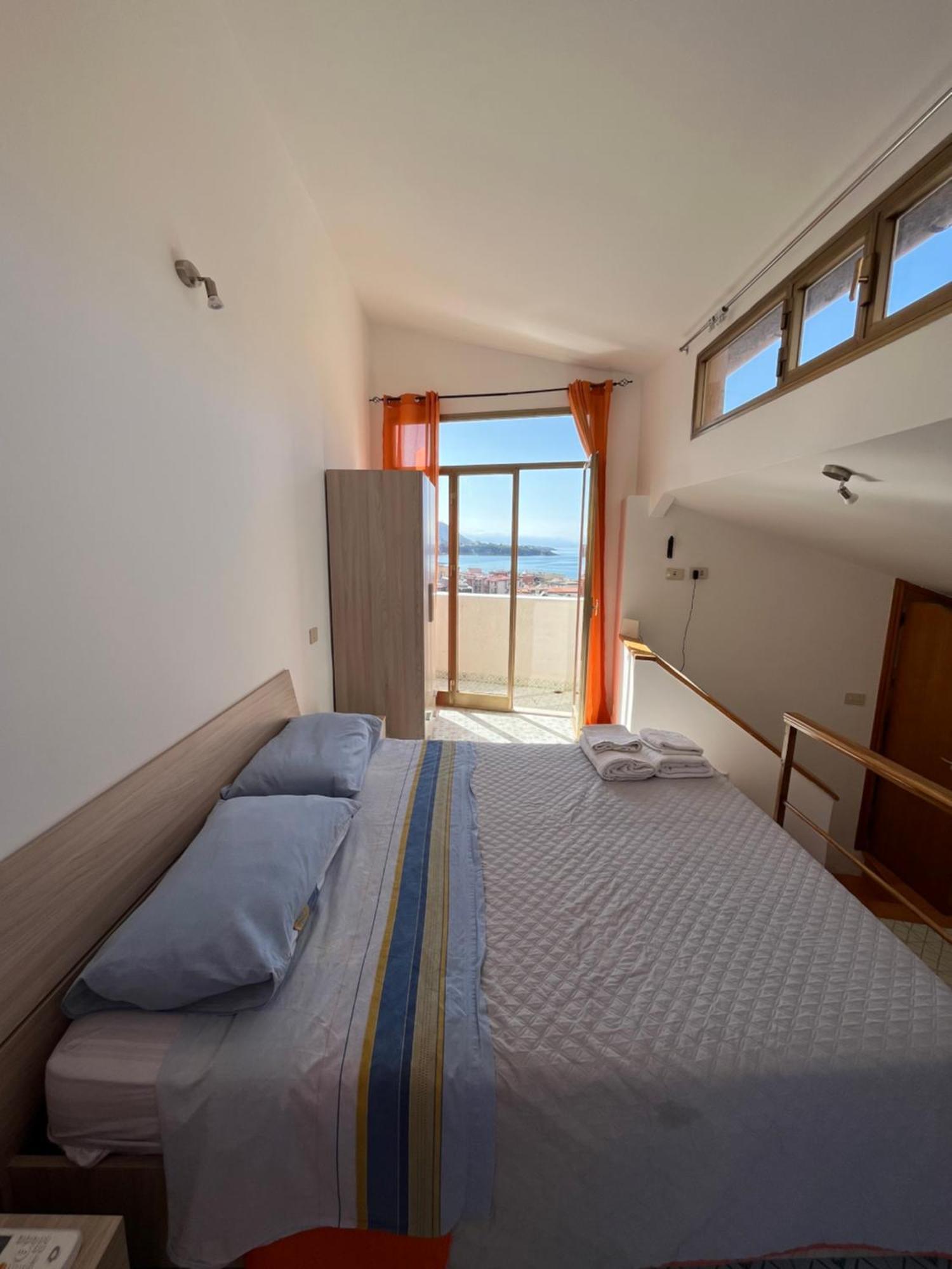 Window On The Sunset Apartment Cefalu Luaran gambar