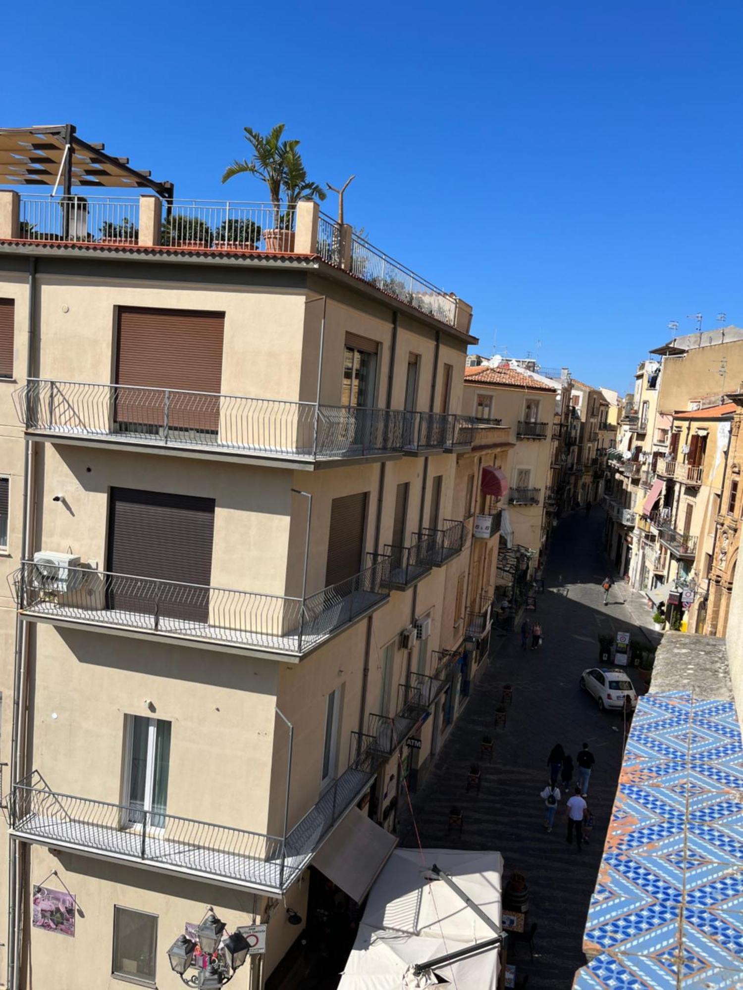 Window On The Sunset Apartment Cefalu Luaran gambar
