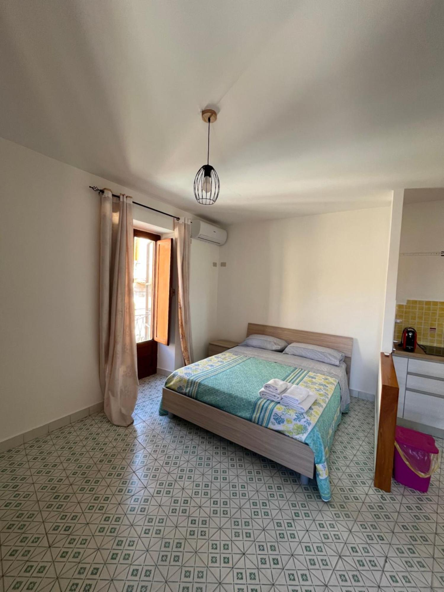 Window On The Sunset Apartment Cefalu Luaran gambar
