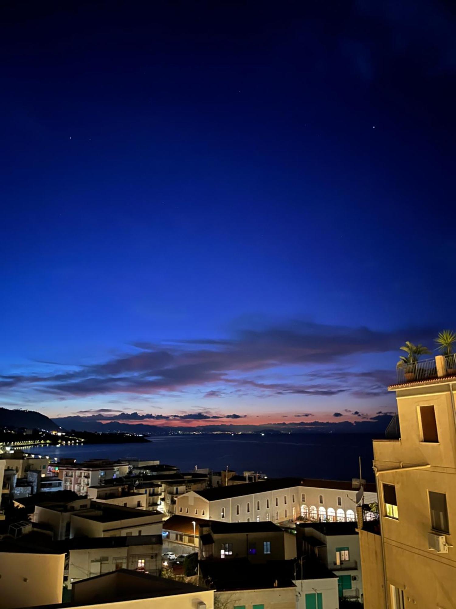 Window On The Sunset Apartment Cefalu Luaran gambar