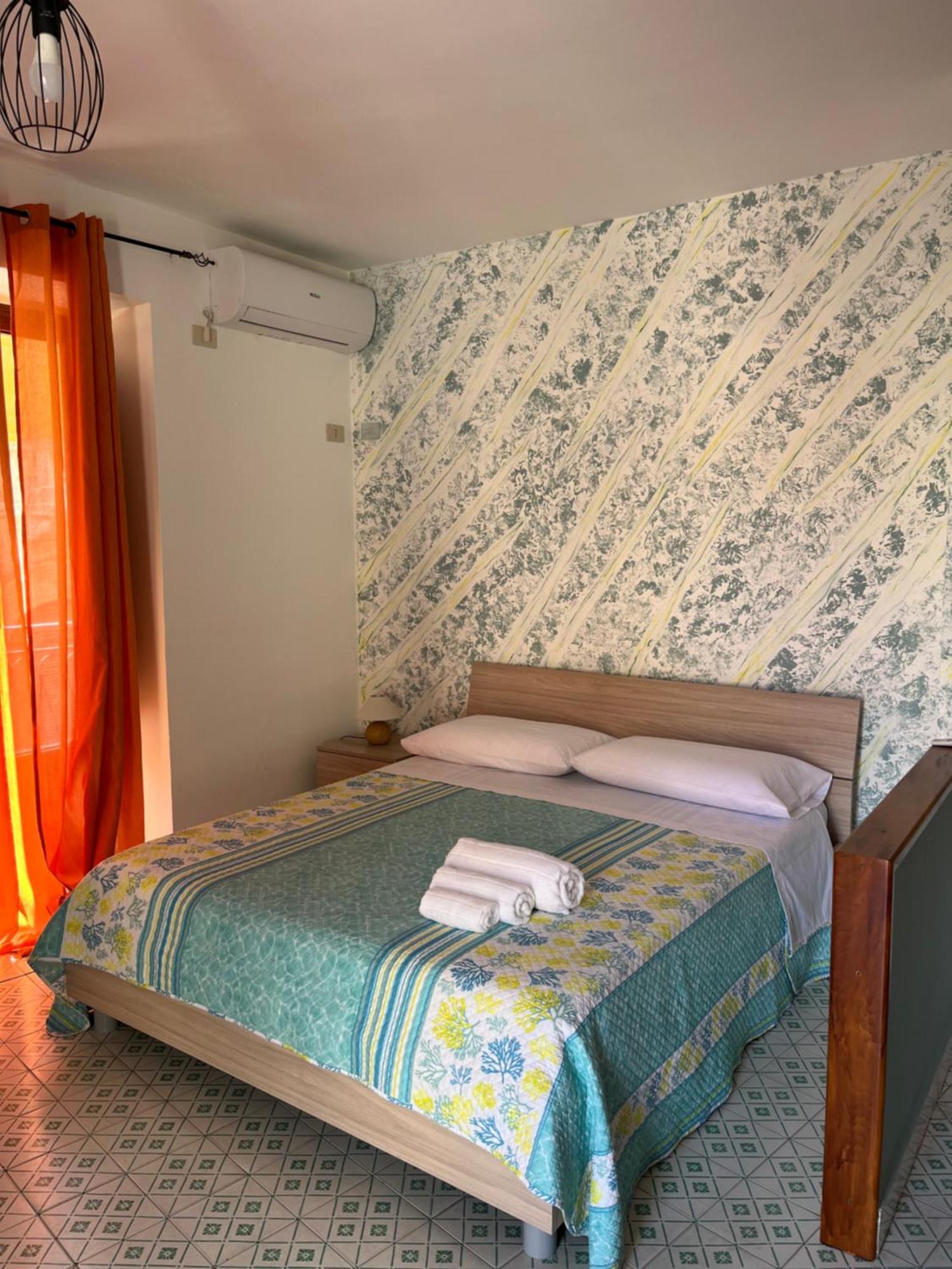 Window On The Sunset Apartment Cefalu Luaran gambar